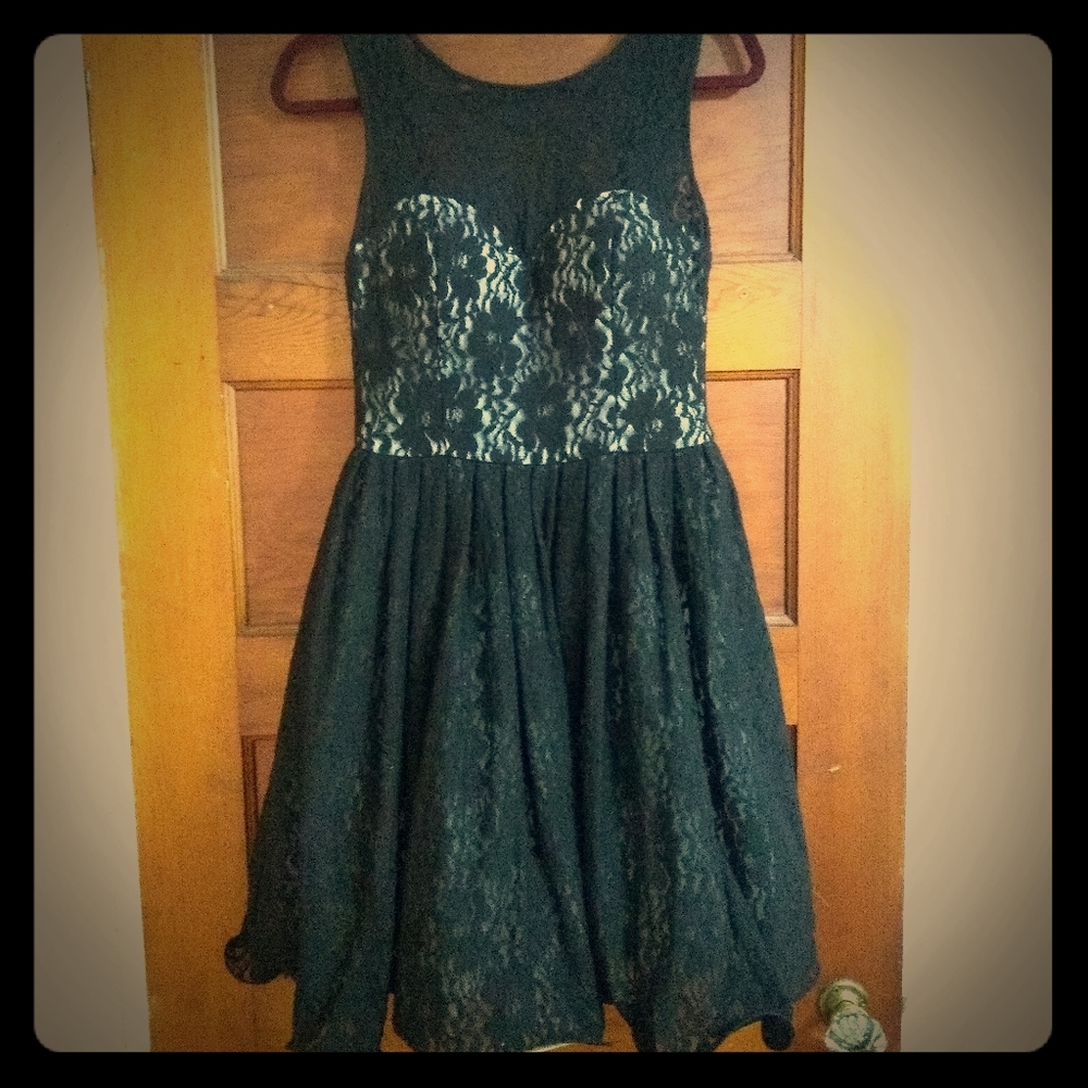 Black & White vintage lace dress -Chi Chi London 6